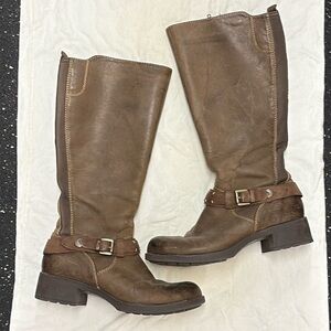 Women’s knee high boot Earth size 7.5
